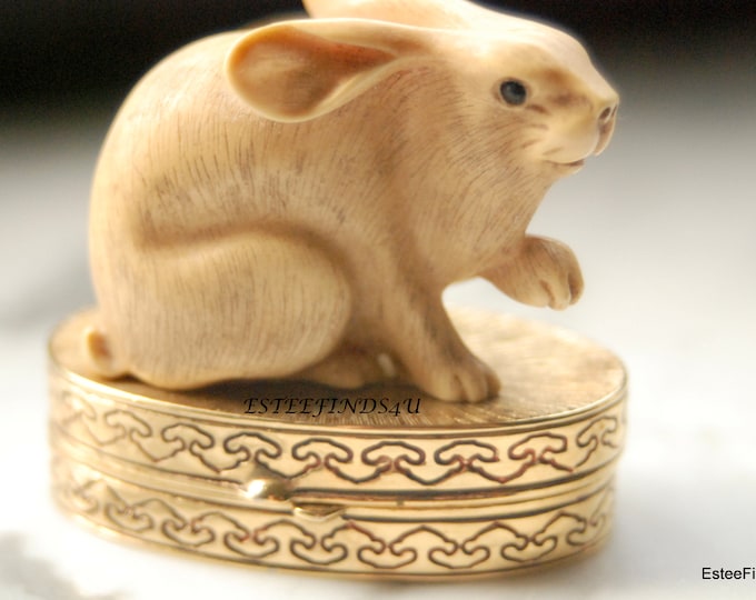 Estee Lauder faux iv0ry Lucky Bunny MINT IN BOX