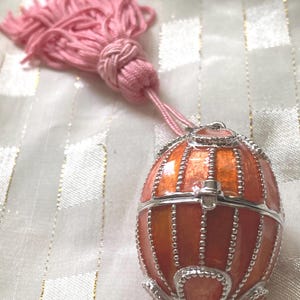 ESTEE LAUDER 練り香水　Collector’s egg Estee Lauder Egg - Etsy