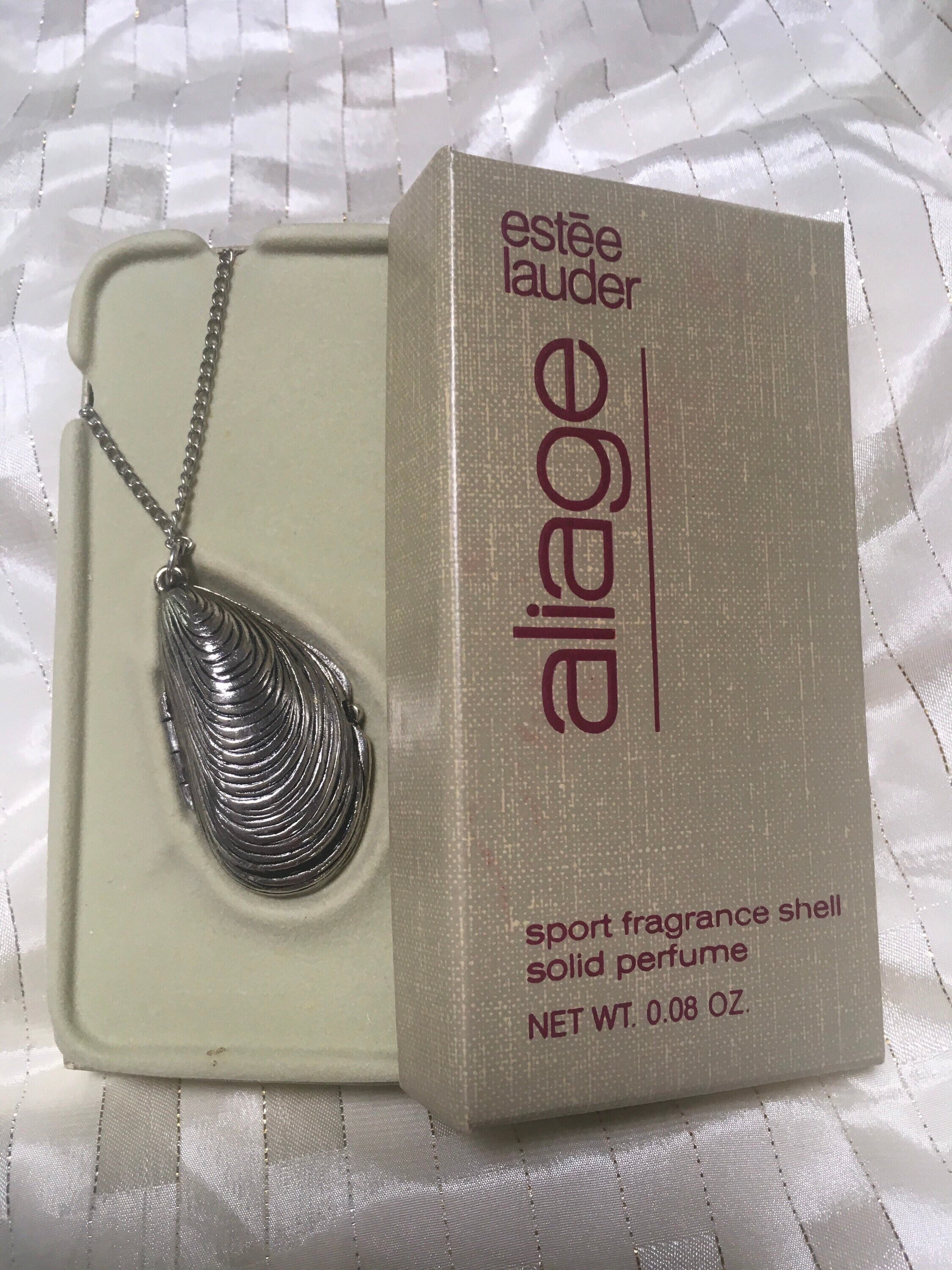 エスティローダー　ヴィンテージ　ソリッドパフューム　ネックレス Hard to Find Estee Lauder Sport Fragrance Shell (mussel) Necklace
