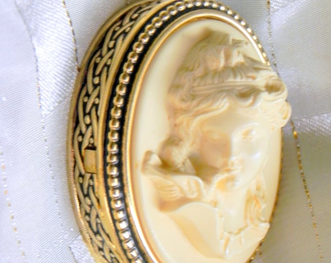 Estee Lauder "CHRISTMAS CAMEO" solid perfume compact - very rare from 1983 -BEAUTIFUL empty