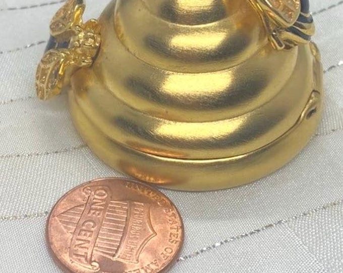 Beautiful International BEEHIVE by Estee Lauder - Rare vintage item!  Solid Perfume Compact