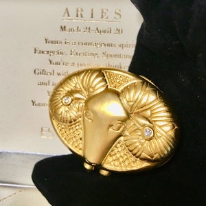 Estée Lauder ARIES (Mar 21 - Apr 20) Solid Perfume Compact with Pleasures MIB or unboxed