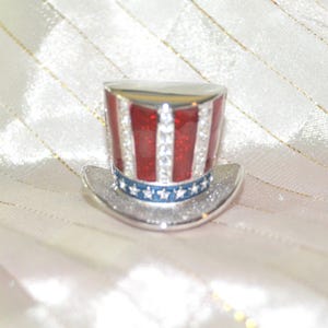 CASQUETTE À PAILLETTES ET ÉTOILES Estee Lauder