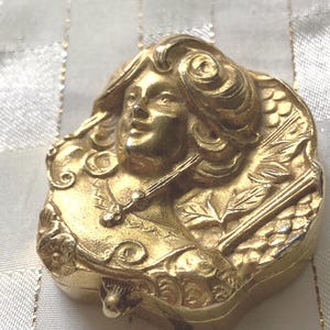 Estee Lauder Solid Perfume Compact GOLDEN CAMEO circa 1984 Very RARE & Hard To Find - Full and beautiful!