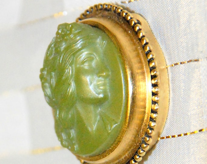 Estée Lauder Cameo in green