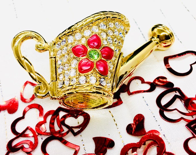 Estee Lauder "Beautiful" Watering Can solid perfume compact with original scent.