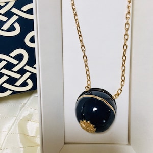 RARE M.I.B. Estée Lauder HERITAGE COLLECTION Solid Perfume Necklace with White Linen Scent