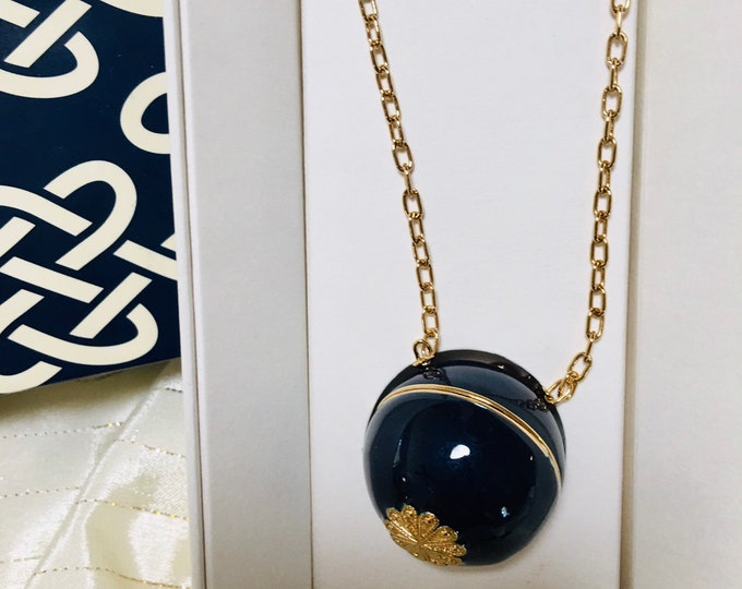 RARE M.I.B. Estée Lauder HERITAGE COLLECTION Solid Perfume Necklace with White Linen Scent