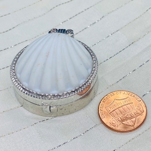 Estée Lauder very vintage SEASHELL