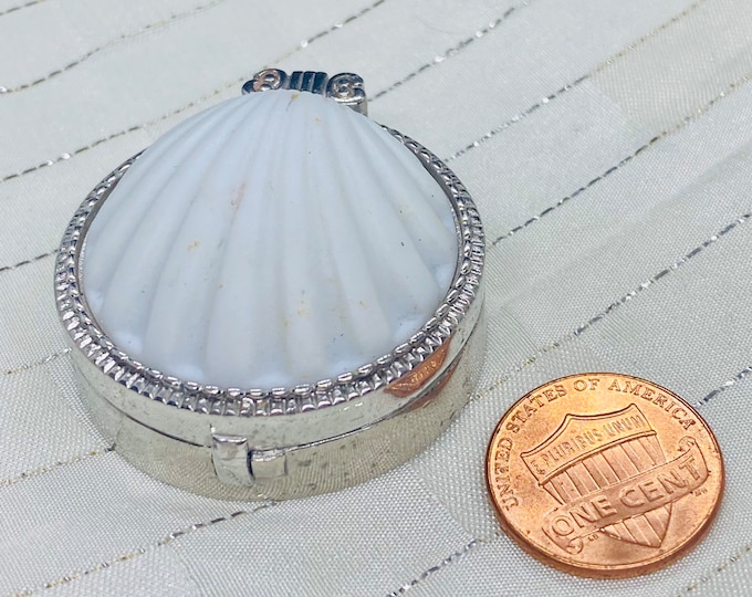Estée Lauder very vintage SEASHELL