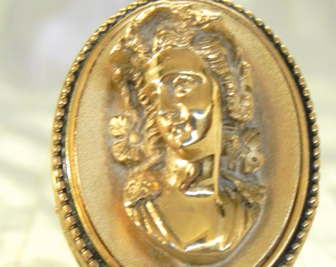 Estee Lauder Solid Perfume Compact GOLDEN CAMEO circa 1984 Very RARE & Hard To Find -  Empty but beautiful!