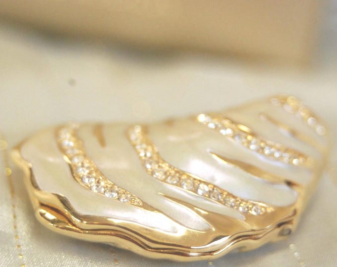 Estee Lauder Pleasures Opulent Oyster Sparkles and Shines - A shell lover's delight!