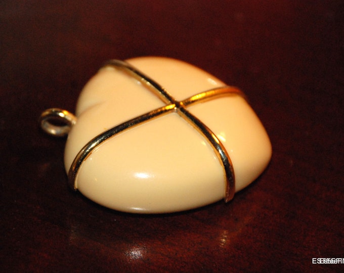 Estee Lauder HEART PENDANT NECKLACE circa 1974