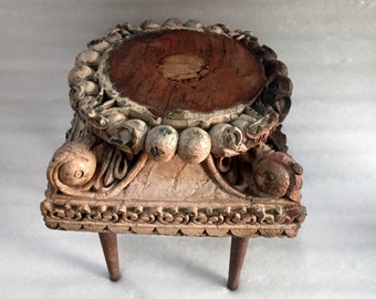 Candelabro vintage de madera maciza finamente tallado a mano, base de pilar, estatua india antigua pintada a mano, base de pilar sobre soporte