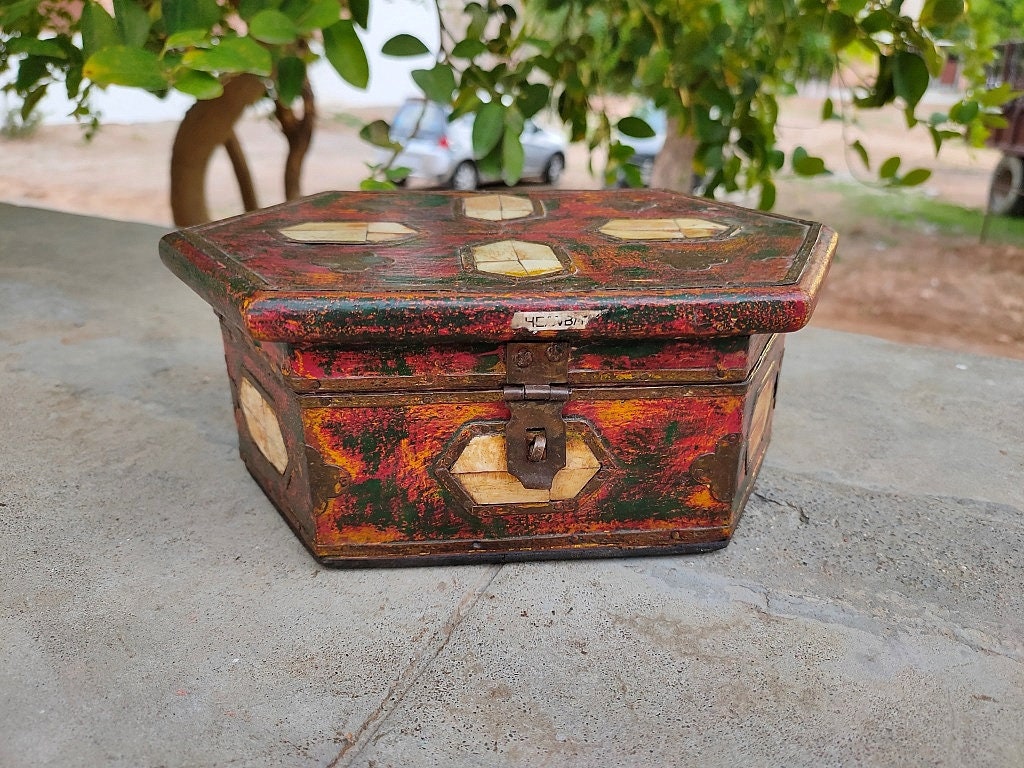 Antigua caja de almacenamiento de madera Antigua artística | Etsy