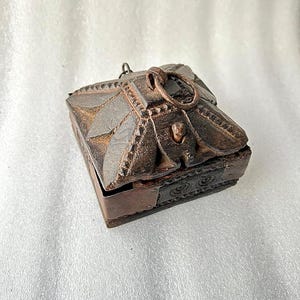 Antique Rare Wooden Hand Carved Hindu Bindi Mark 5 Compartment Kumkum Power Box Old Iron Strip Work Temple Box