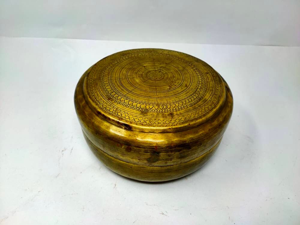 Brass eteched roti/chapati/Indian Bread Box with lid 1 Set and tong