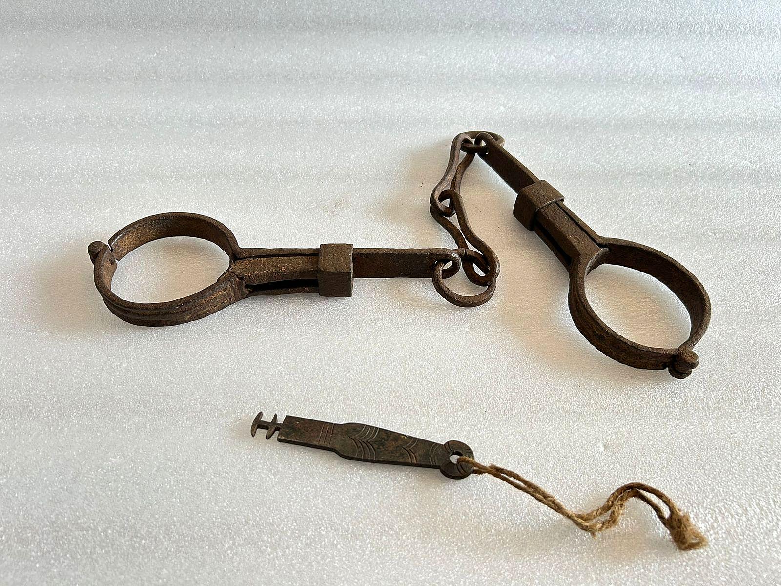 Antique Rare Iron Handcuffs Lock Prisoners Lock Old Iron Hand Forged Britisht Time Unique Lock And Key System Handcuffs