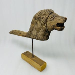 Escultura de estatua de león de madera antigua, figura de cara de león tallada a mano de madera antigua con soporte, decoración de madera para el hogar