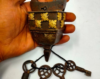 Iron 4 Key Tricky Padlock Hidden Key Hole Brass Floral Work Puzzle Padlock Hand Crafted Screw System Lock Antique Look Lock