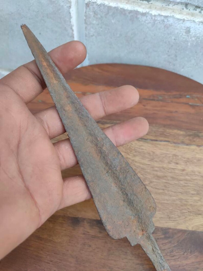 Ancienne Tête De Lance En Fer Forgé à La Main – D’origine 1850 – Poids Lourd – Forme En V
