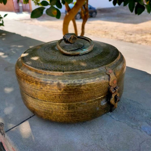 Vintage brass Chapati box/ brass tiffin box/ brass lunch box/ brass home decor/ antique Indian home decor/ Indian home decor/ wedding gifts