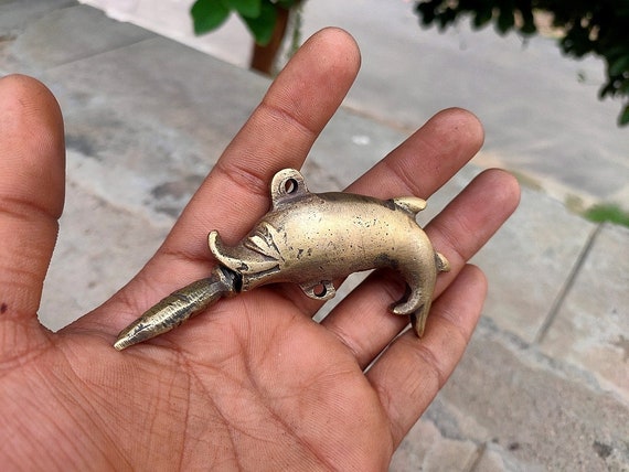 Old Brass Fish Shape Eyeliner Powder Bottle Fish Carved Gun Powder Bottle  Flask Hand Crafted Collectible Decorative -  Canada