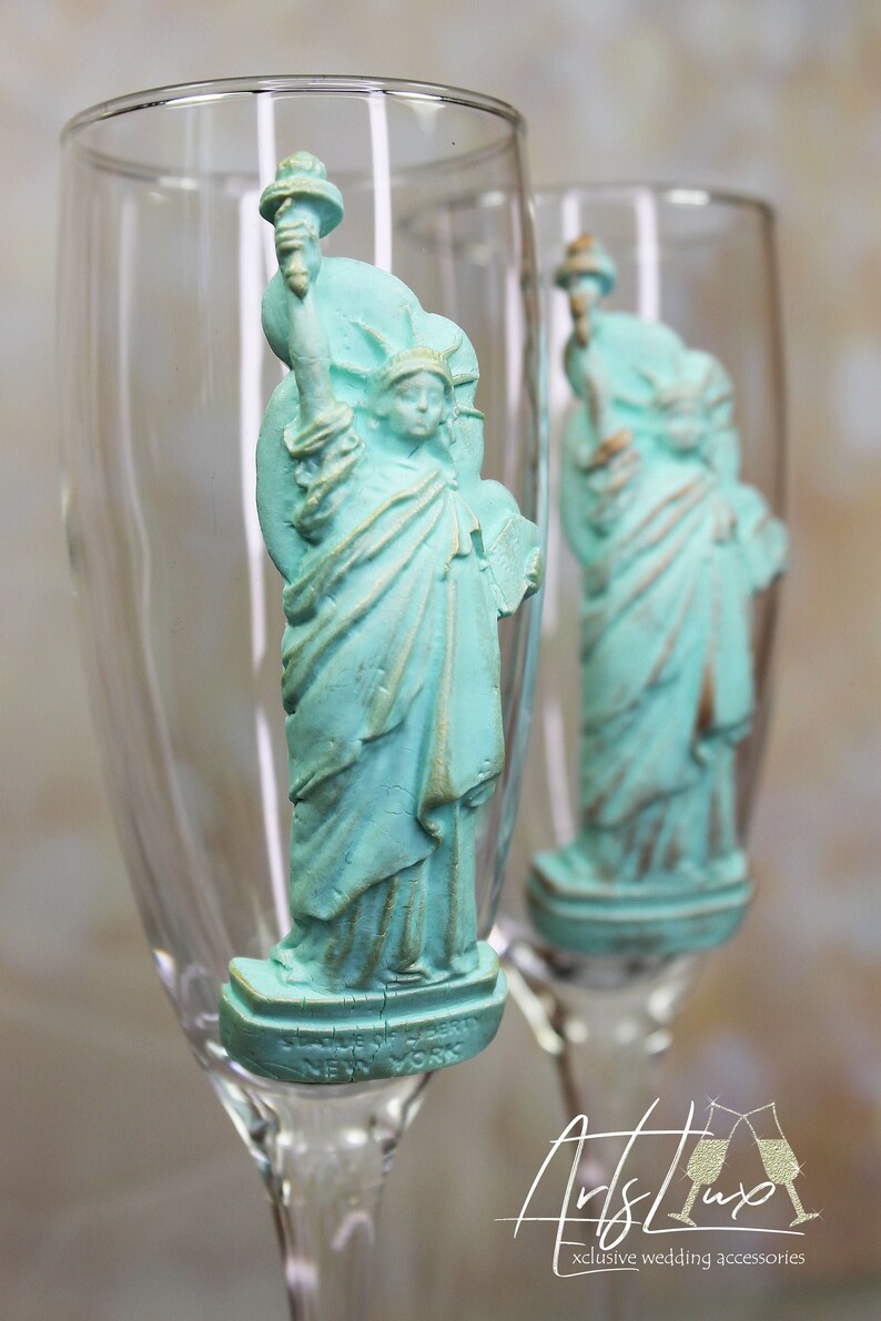 Statue of Liberty champagne glasses-Wedding toasting | Etsy