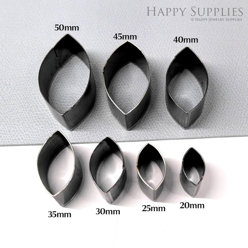 May include: Set of 7 metal leaf-shaped cookie cutters in various sizes: 20mm, 25mm, 30mm, 35mm, 40mm, 45mm, and 50mm.
