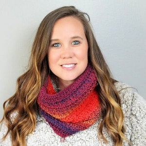 Crochet Cowl Pattern, Edgewater Cowl, Instant Download