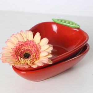 Pair of Saint Clément barbotine dishes