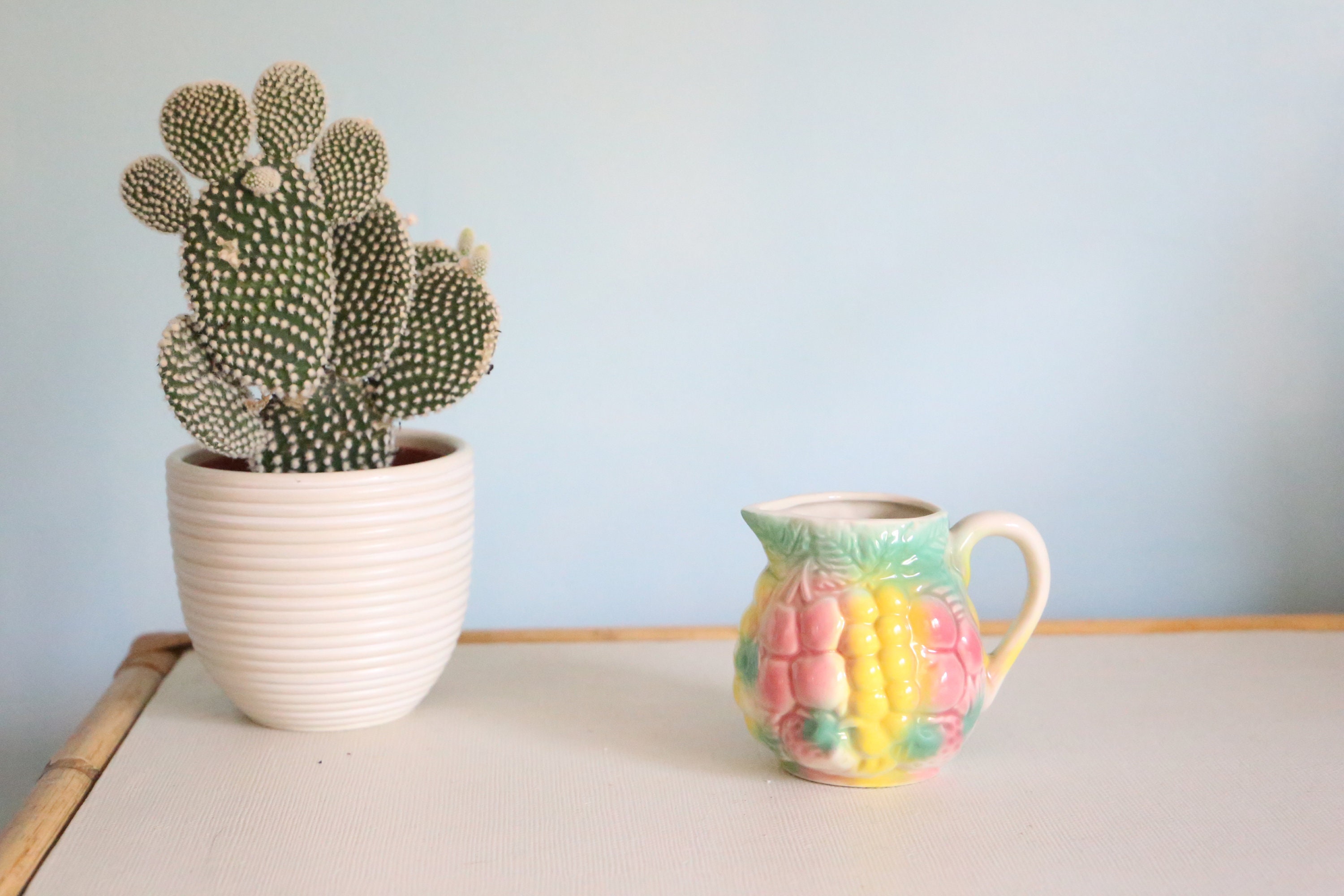 Petit Pichet ou Pot à Lait Motif Fruits Peps, Années 1970 Vintage Français