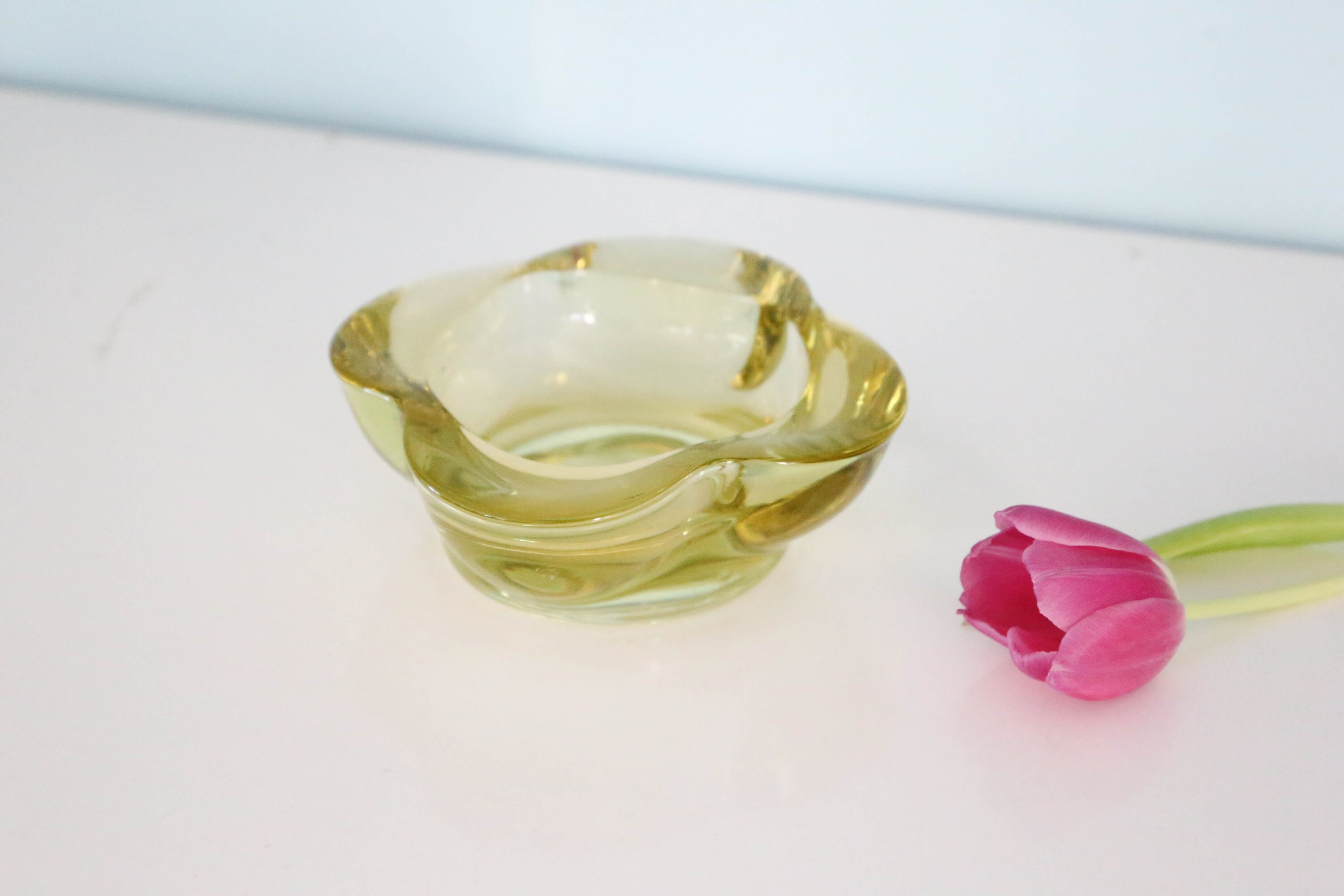 Joli Vide Poche en Cristal Jaune, Vintage