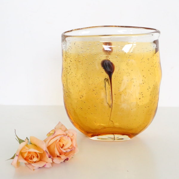 Joli vase en verre bullé, soufflé à la bouche