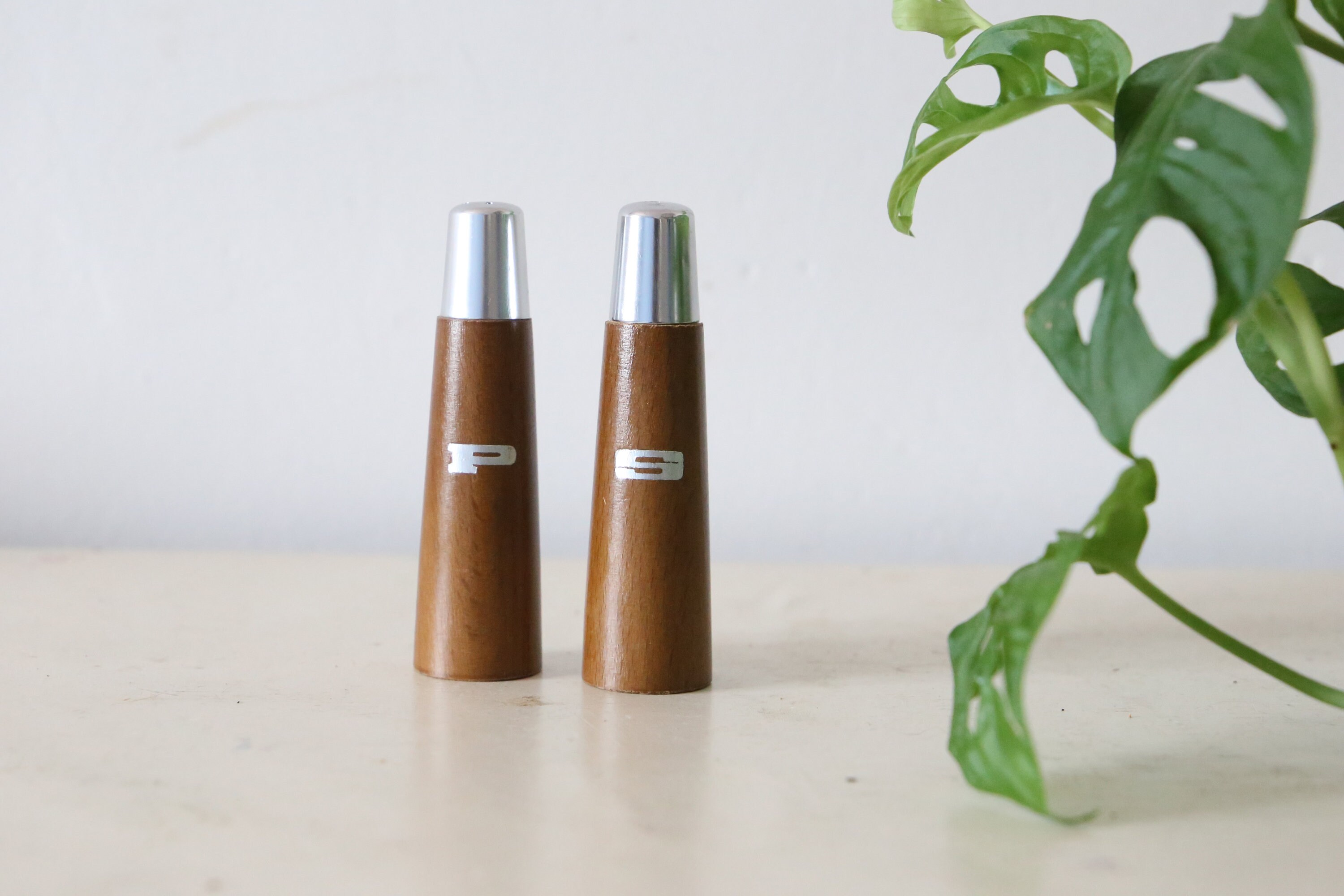 Duo de Papillons Sel et Poivre, en Céramique, Vintage