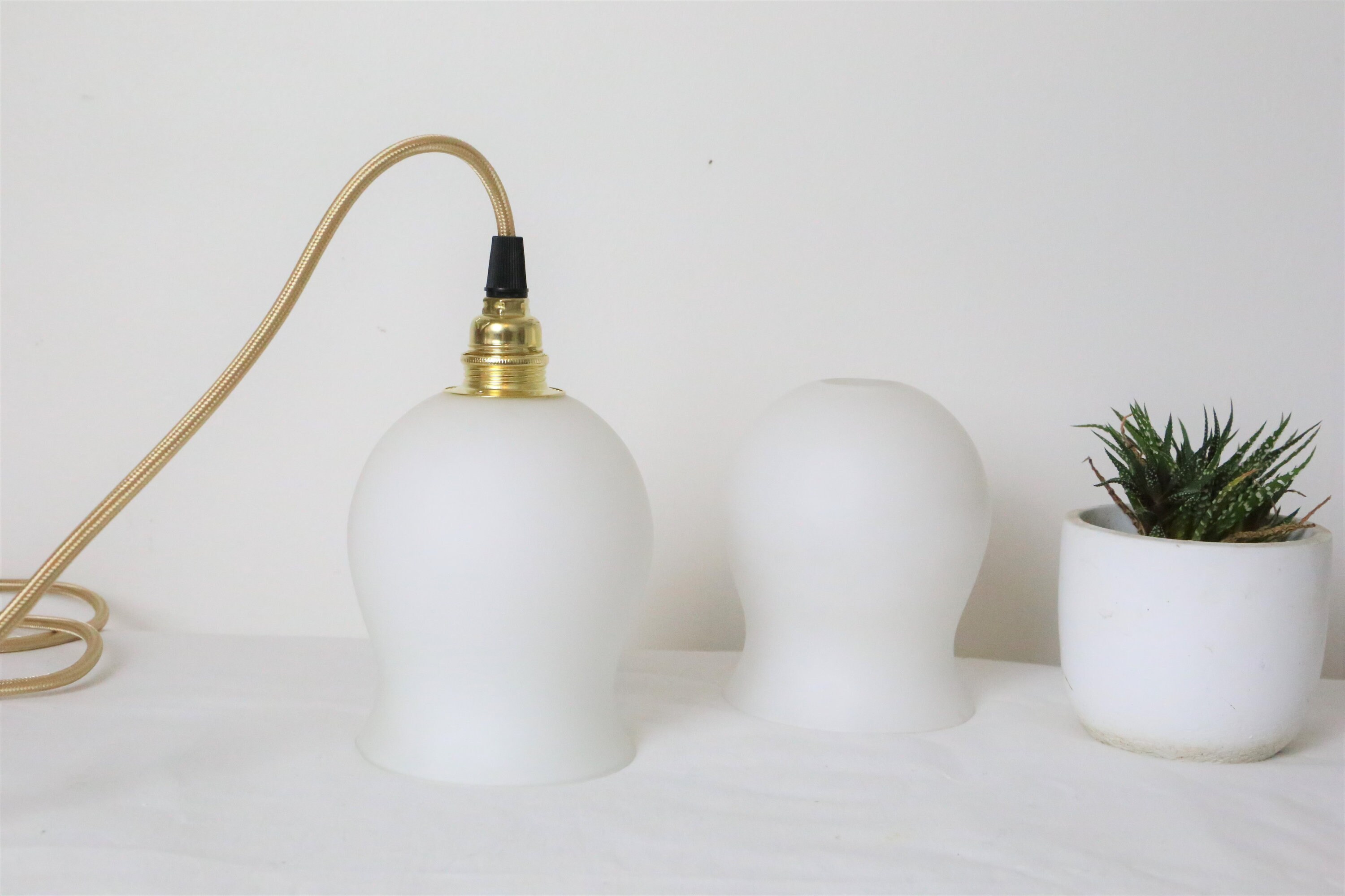 Baladeuse en Opaline Mat Blanche, Vintage