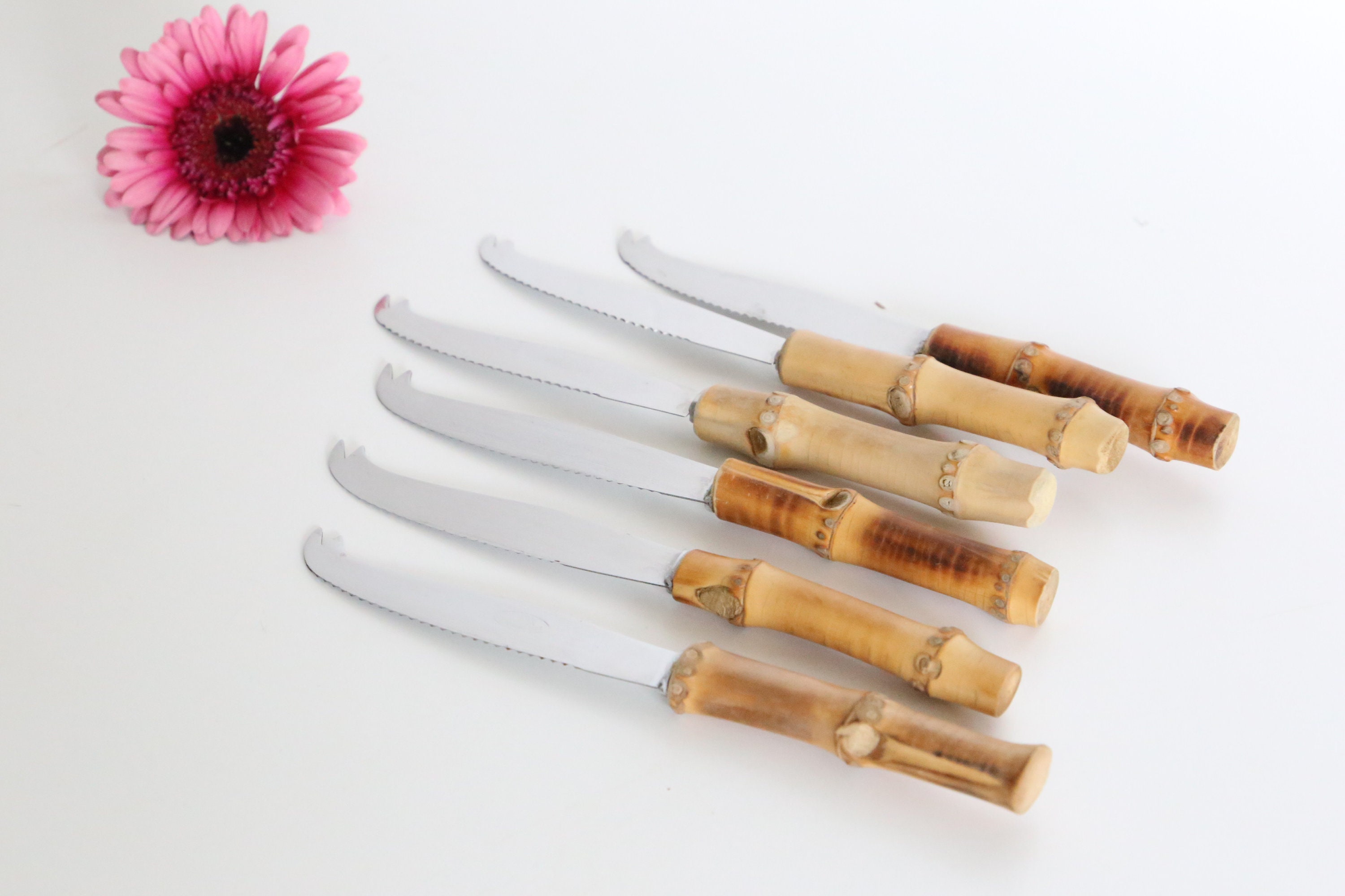 Service de 6 Couteaux à Fromage, Lame Inox et Manche Rotin Véritable, Vintage