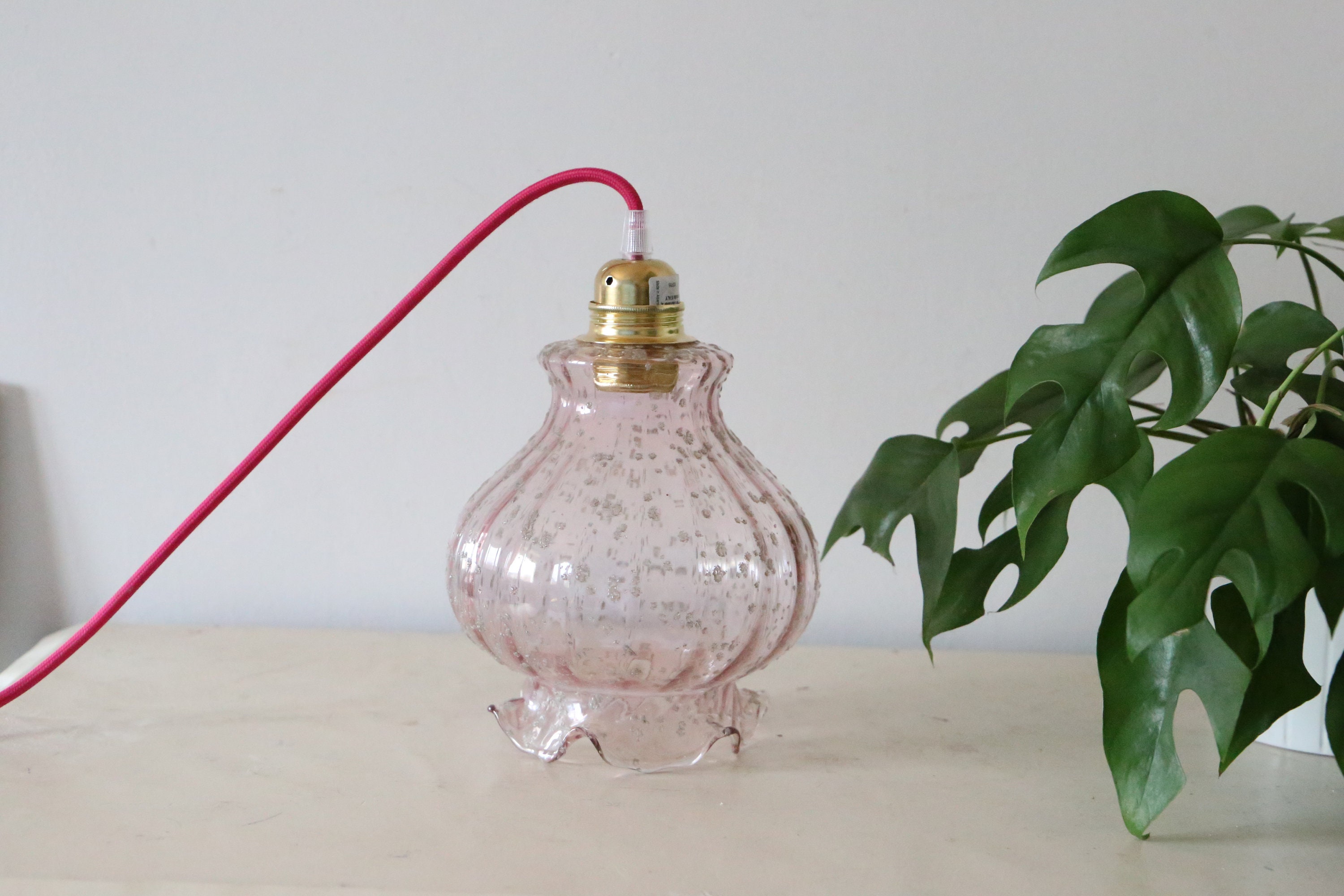 Jolie Suspension Tulipe en Verre Givré, Violet, Vintage