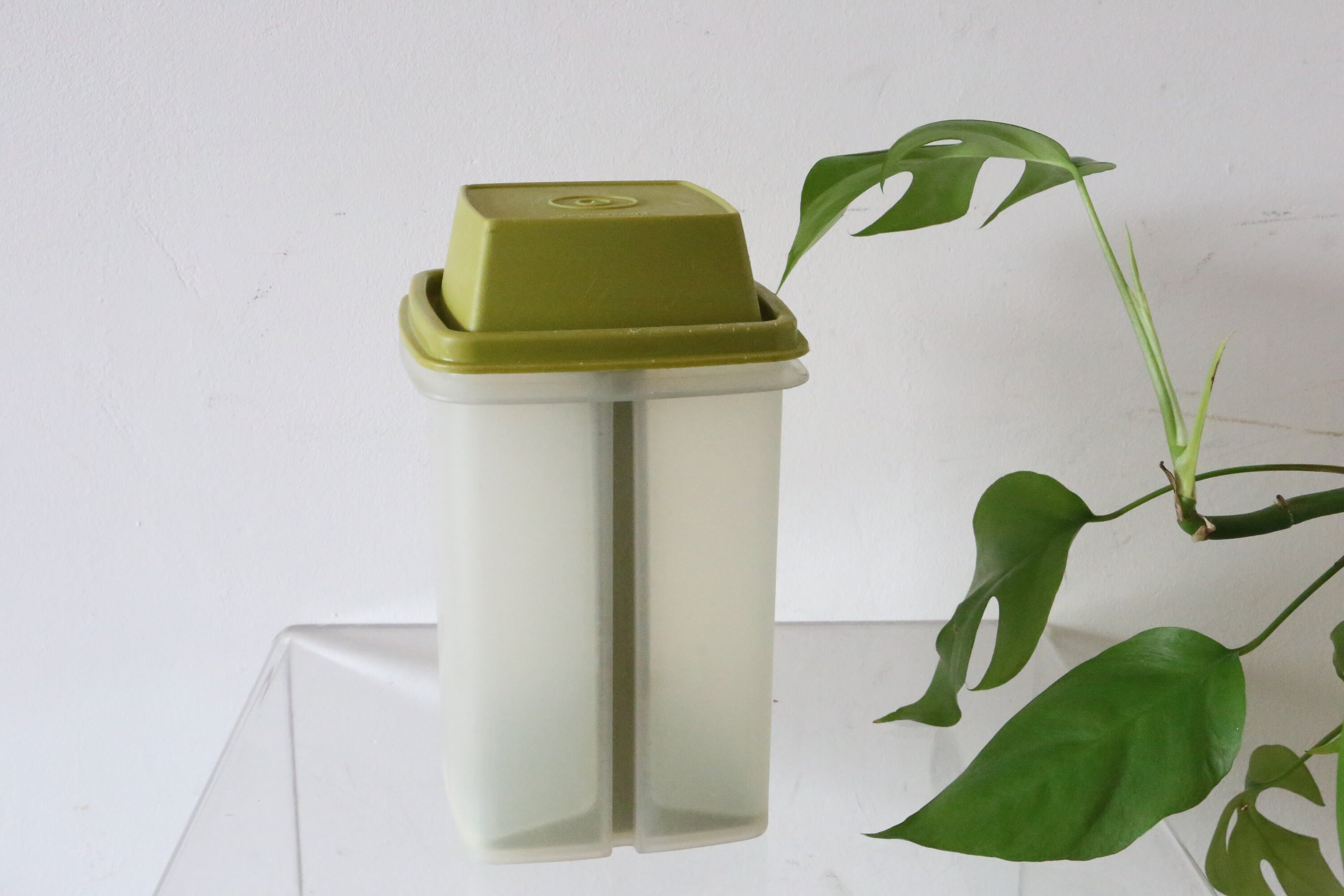 Pick A Deli - Bocal à Cornichons Vintage en Plastique Jaune par Tupperware | Vendu ! | KENKO | RETRO & DESIGN