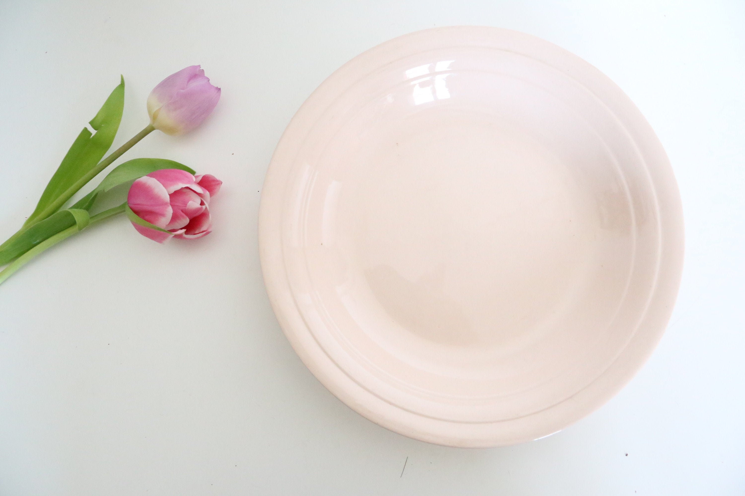 Plat de Service Rond en Céramique Opaque Rose, Art Déco, 1930, Céranord, Manufacture Française