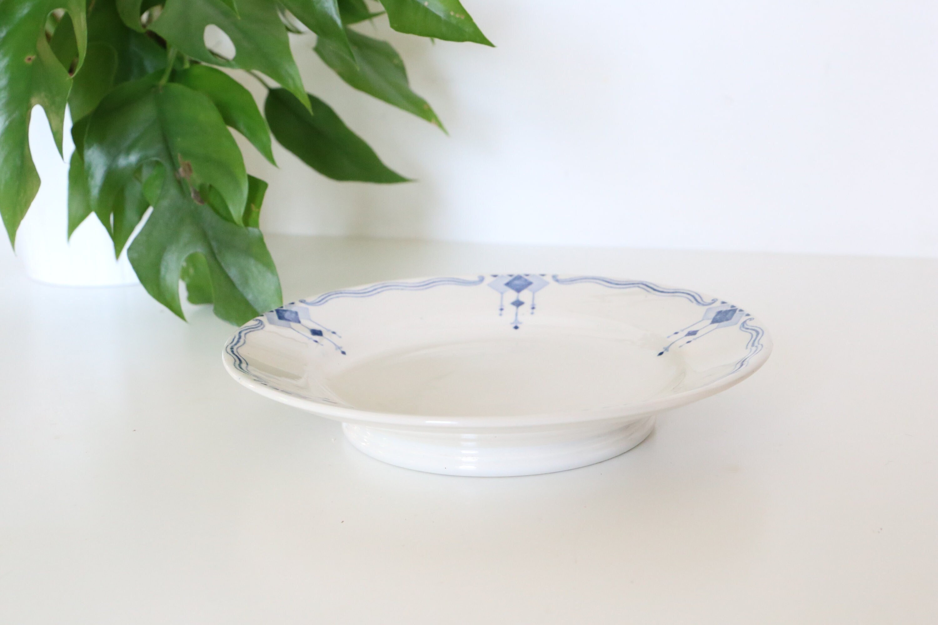 Plat Piédouche, Assiette sur Pied, en Céramique Ancienne, Modèle Saphir de Sarreguemines, Manufactur