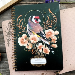 Steglitsch och blommor - Spiralbok - med 100 ark - perfekt för dina anteckningar och trollformler <3