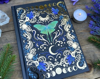 Livre magique de haute qualité luna moth en feuille d'aluminium A5 à couverture rigide de 160 pages ! Parfait pour tenir un journal et écrire !