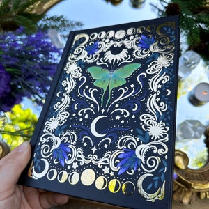 Magical goild foil high quality luna moth A5 Journal hardcover Book with 160 Pages Perfect for journaling and writing Bild 8