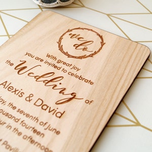 Invitación de boda de madera, invitaciones de boda rústicas, invitaciones de boda de madera real, invitación grabada con láser, su elección de madera, conjunto de 10