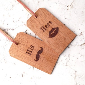 Etiquetas de equipaje de madera personalizadas para él y para ella, etiquetas de equipaje de caoba grabadas personalizadas, regalo de bodas, regalo de aniversario, grabado en ambos lados