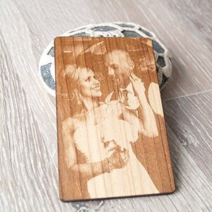 Grabado fotográfico real, tarjeta de inserción de billetera de madera, regalo personalizado del 5º aniversario, inserto de billetera grabado con láser, grabado de doble cara