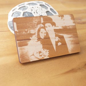Grabado fotográfico real, tarjeta de inserción de billetera de madera, regalo personalizado del 5º aniversario, inserto de billetera grabado con láser, grabado de doble cara
