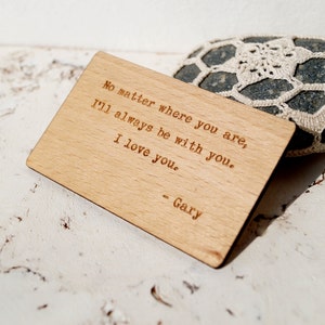 Tarjeta de inserción de billetera de madera, regalo personalizado de 5º aniversario de madera, inserto de billetera grabado con láser personalizado, tarjeta de billetera de madera real