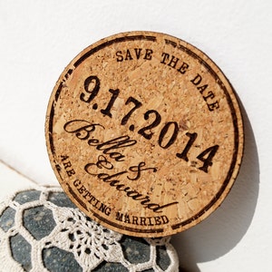 Pour mariage rustique, réservez des dates, liège réservez des dates, gravé au laser personnalisé - Choisissez des aimants ou des sous-verres
